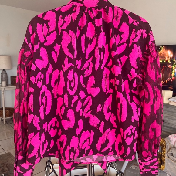 Who What Wear Pink + Burgundy Leopard Print Blouse • Tie-Neck Long Sleeve Top • - Picture 5 of 6